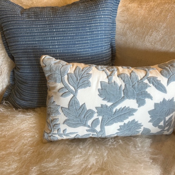 Large Blue and White Striped Pillow with Flange, Cotton Fabric 22 x 22 - Picture 9 of 9